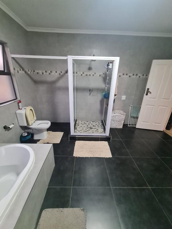 5 Bedroom Property for Sale in Inanda KwaZulu-Natal