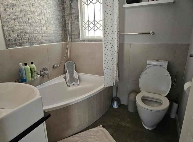 3 Bedroom Property for Sale in Dawncliffe KwaZulu-Natal