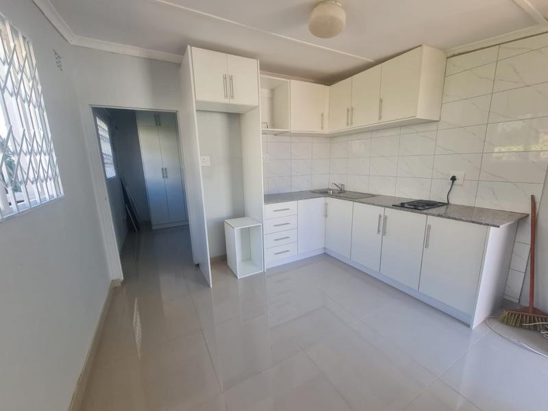 To Let 1 Bedroom Property for Rent in Sherwood KwaZulu-Natal