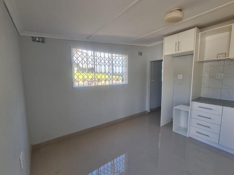 To Let 1 Bedroom Property for Rent in Sherwood KwaZulu-Natal