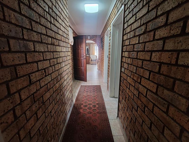 5 Bedroom Property for Sale in Beacon Rocks KwaZulu-Natal