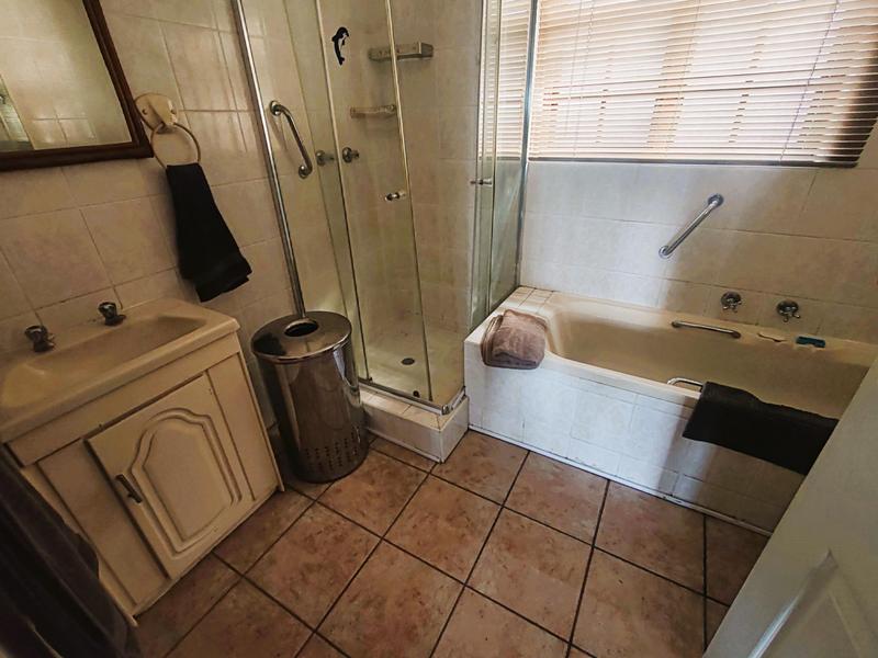 5 Bedroom Property for Sale in Beacon Rocks KwaZulu-Natal