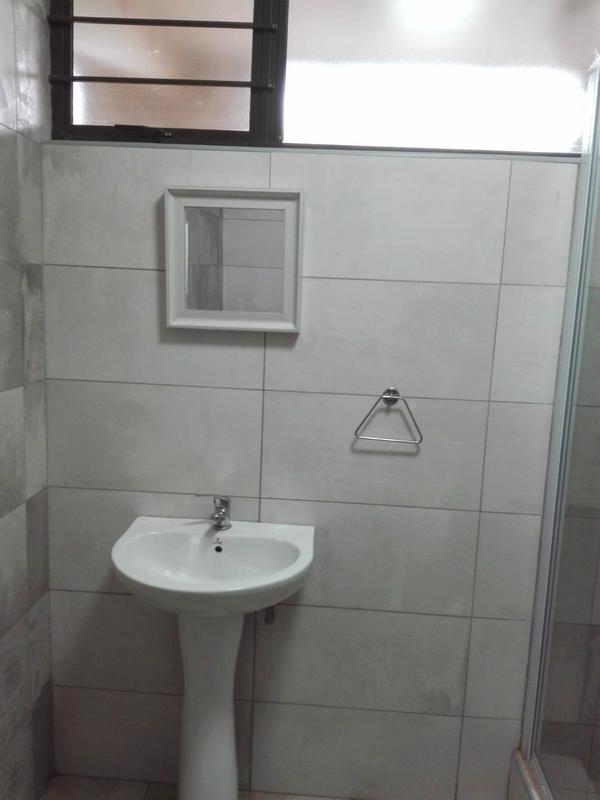To Let 2 Bedroom Property for Rent in Amanzimtoti KwaZulu-Natal