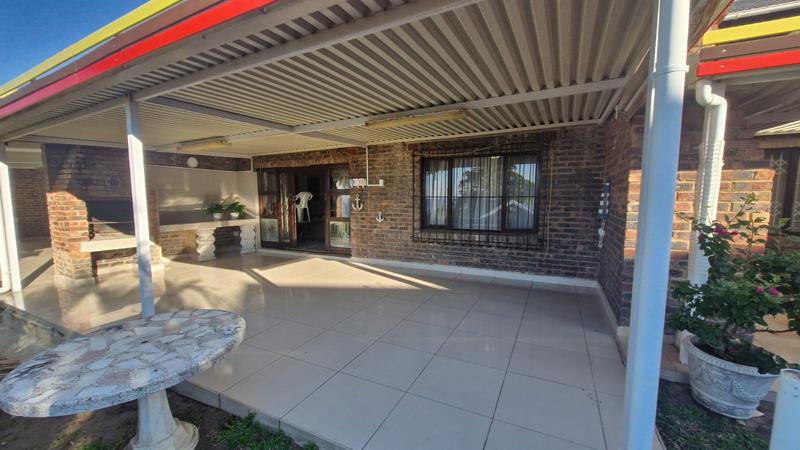 To Let 3 Bedroom Property for Rent in St Michaels On Sea KwaZulu-Natal