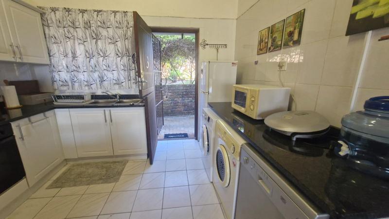 To Let 3 Bedroom Property for Rent in St Michaels On Sea KwaZulu-Natal