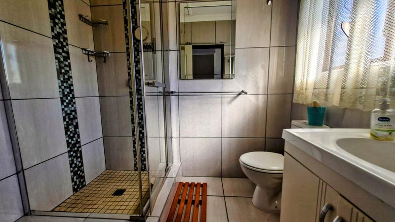 To Let 3 Bedroom Property for Rent in St Michaels On Sea KwaZulu-Natal