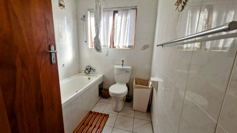 To Let 3 Bedroom Property for Rent in St Michaels On Sea KwaZulu-Natal