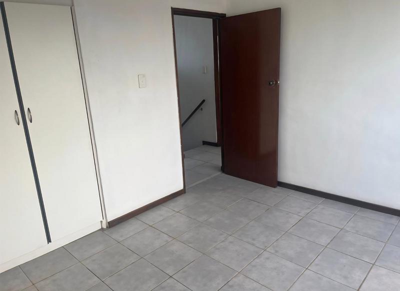 To Let 3 Bedroom Property for Rent in Essenwood KwaZulu-Natal