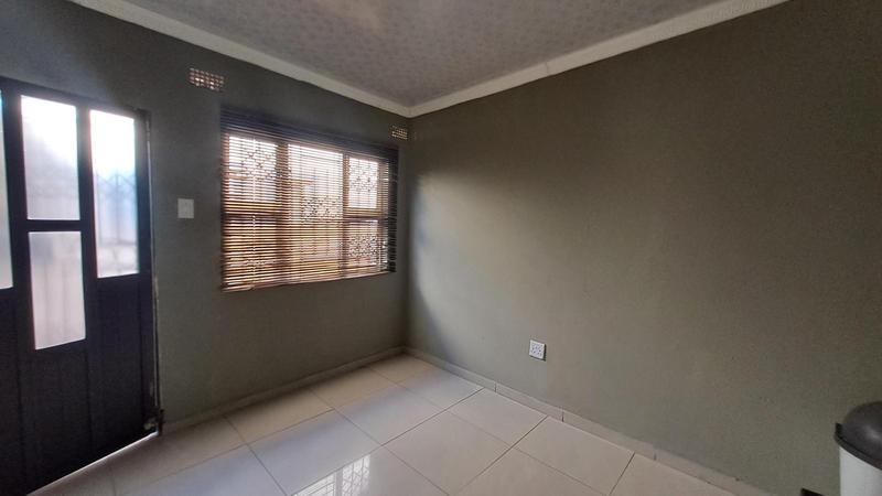 To Let 1 Bedroom Property for Rent in Umlazi KwaZulu-Natal