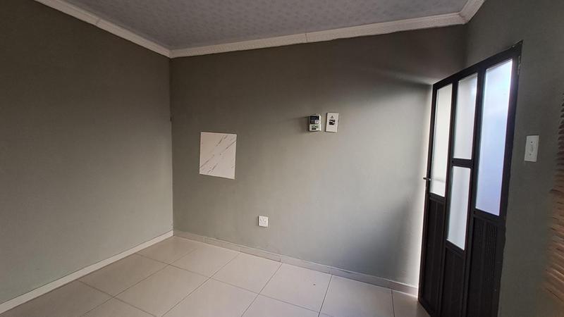 To Let 1 Bedroom Property for Rent in Umlazi KwaZulu-Natal