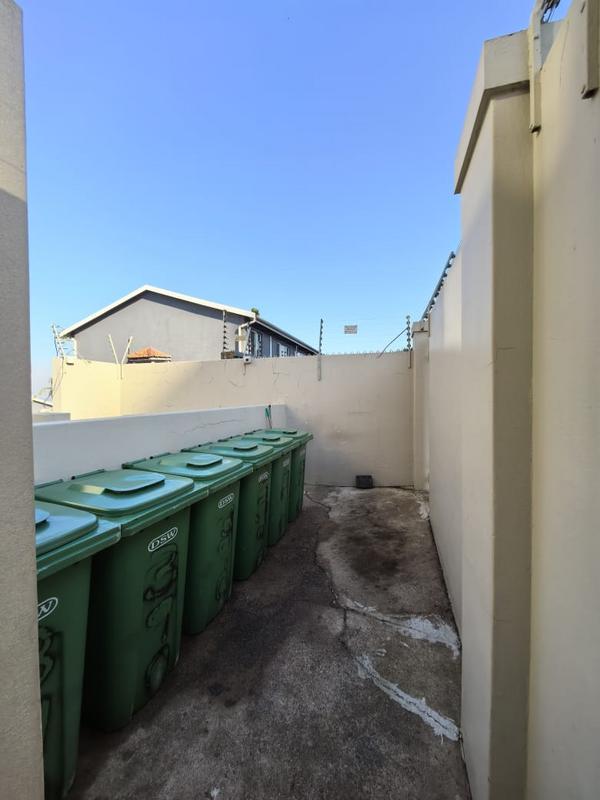 2 Bedroom Property for Sale in Essenwood KwaZulu-Natal