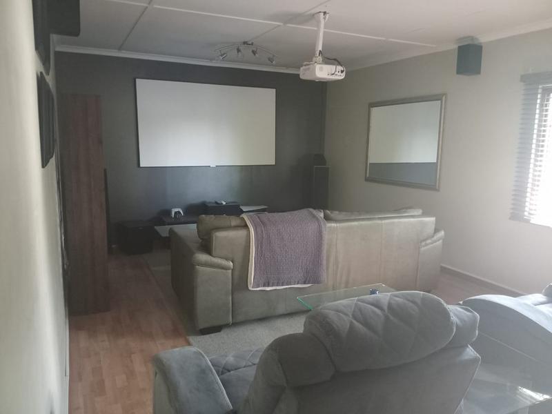 To Let 2 Bedroom Property for Rent in Pinetown KwaZulu-Natal