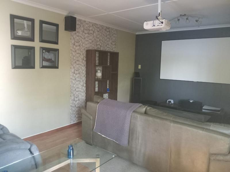 To Let 2 Bedroom Property for Rent in Pinetown KwaZulu-Natal