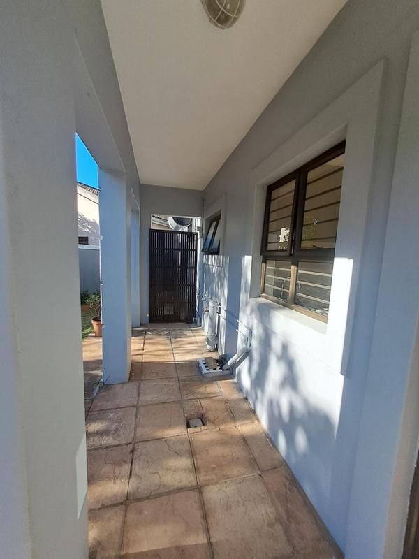 To Let 2 Bedroom Property for Rent in Durban North KwaZulu-Natal