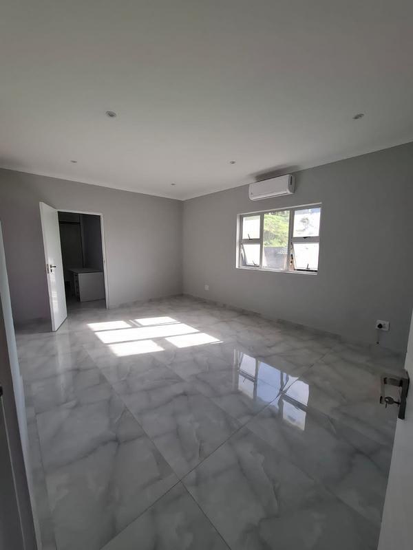5 Bedroom Property for Sale in Umhlanga Rocks KwaZulu-Natal