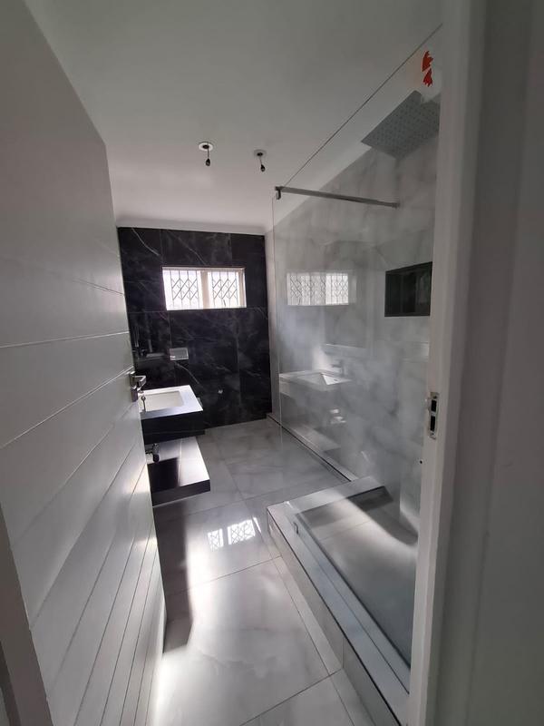 5 Bedroom Property for Sale in Umhlanga Rocks KwaZulu-Natal