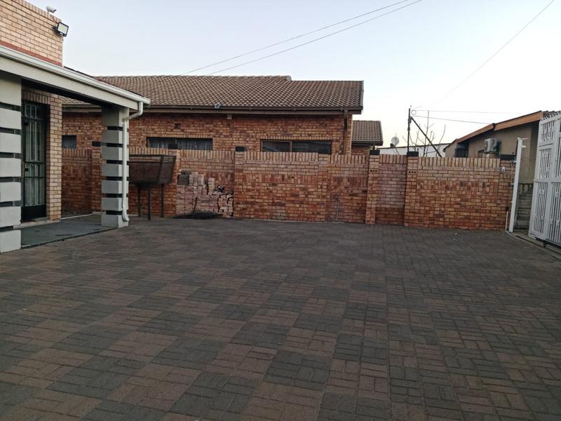 To Let 3 Bedroom Property for Rent in Lennoxton KwaZulu-Natal