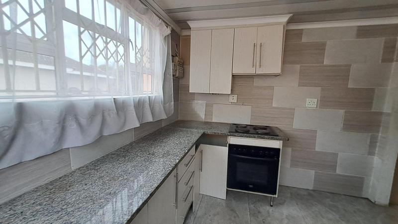 To Let 2 Bedroom Property for Rent in Umlazi KwaZulu-Natal
