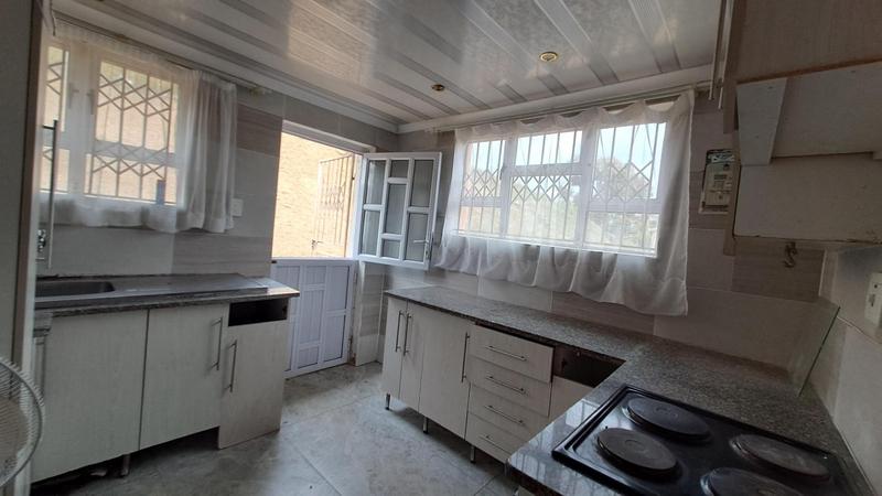 To Let 2 Bedroom Property for Rent in Umlazi KwaZulu-Natal