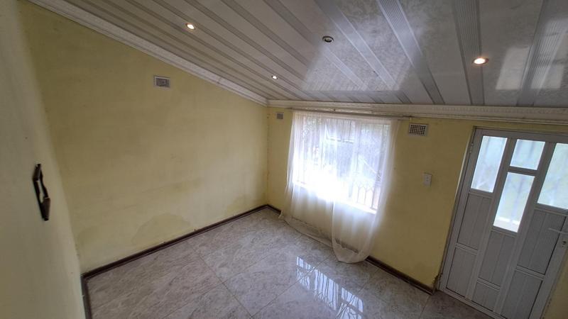 To Let 2 Bedroom Property for Rent in Umlazi KwaZulu-Natal