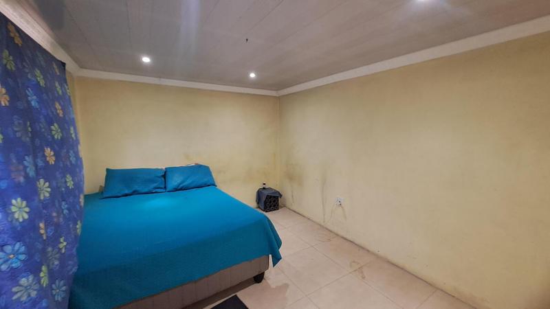 To Let 2 Bedroom Property for Rent in Umlazi KwaZulu-Natal