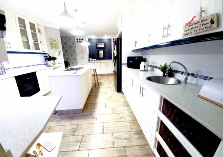 4 Bedroom Property for Sale in Meer En See KwaZulu-Natal