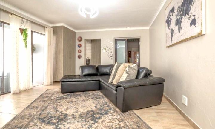 4 Bedroom Property for Sale in Meer En See KwaZulu-Natal