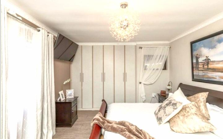 4 Bedroom Property for Sale in Meer En See KwaZulu-Natal