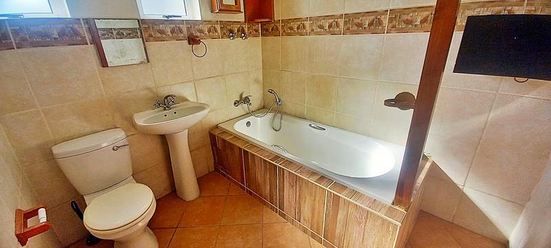 1 Bedroom Property for Sale in Essenwood KwaZulu-Natal