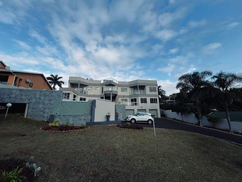 5 Bedroom Property for Sale in Uvongo KwaZulu-Natal