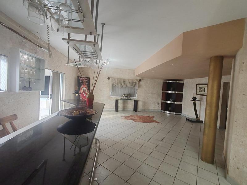 5 Bedroom Property for Sale in Uvongo KwaZulu-Natal