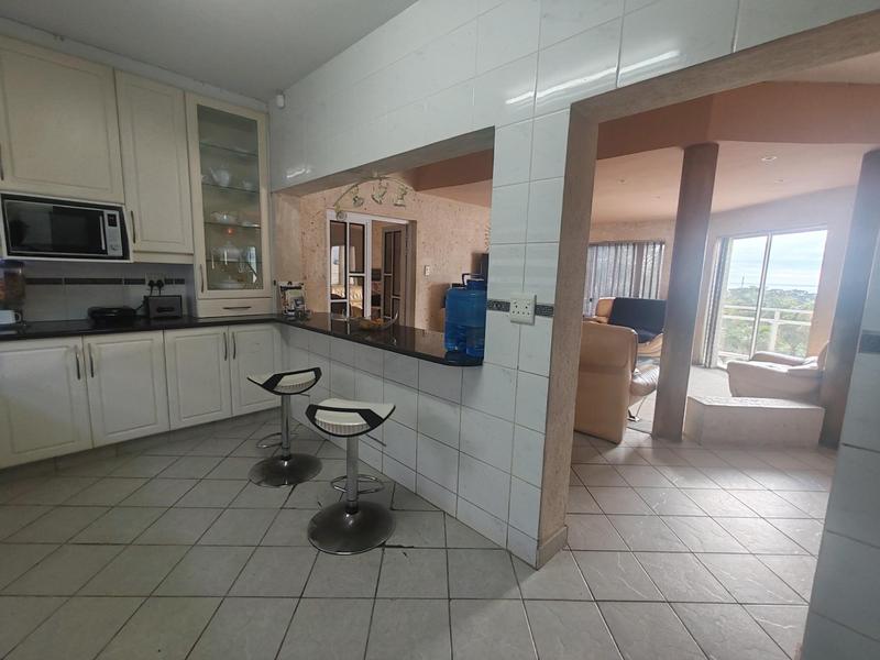 5 Bedroom Property for Sale in Uvongo KwaZulu-Natal