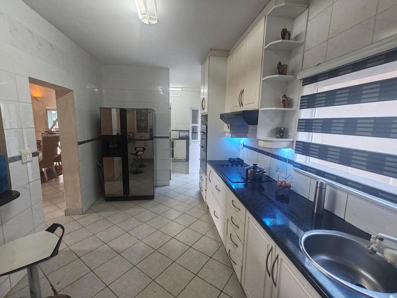 5 Bedroom Property for Sale in Uvongo KwaZulu-Natal