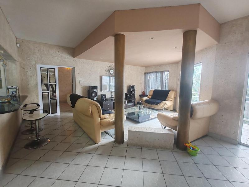 5 Bedroom Property for Sale in Uvongo KwaZulu-Natal