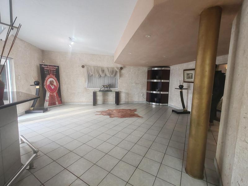 5 Bedroom Property for Sale in Uvongo KwaZulu-Natal