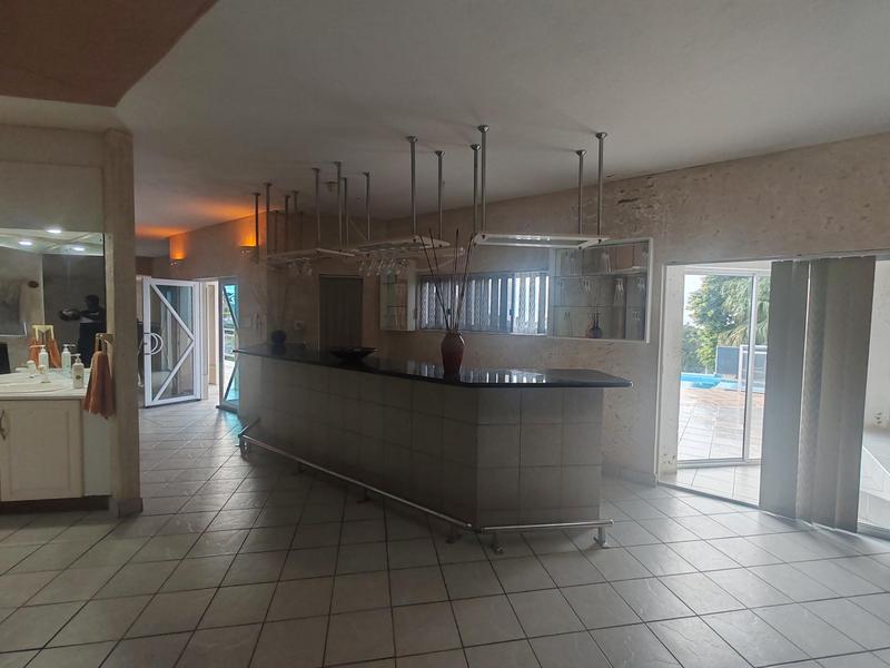 5 Bedroom Property for Sale in Uvongo KwaZulu-Natal