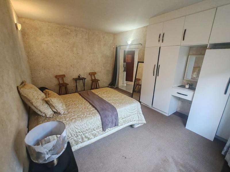 5 Bedroom Property for Sale in Uvongo KwaZulu-Natal
