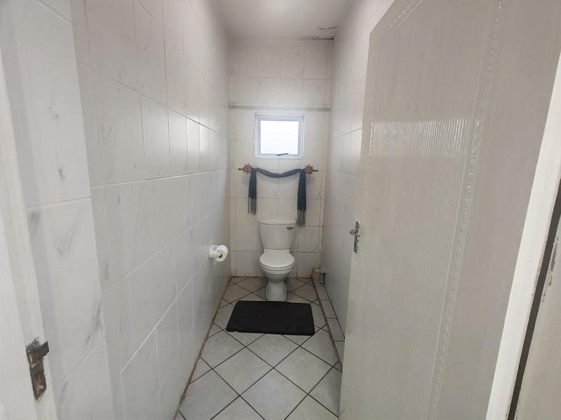 5 Bedroom Property for Sale in Uvongo KwaZulu-Natal