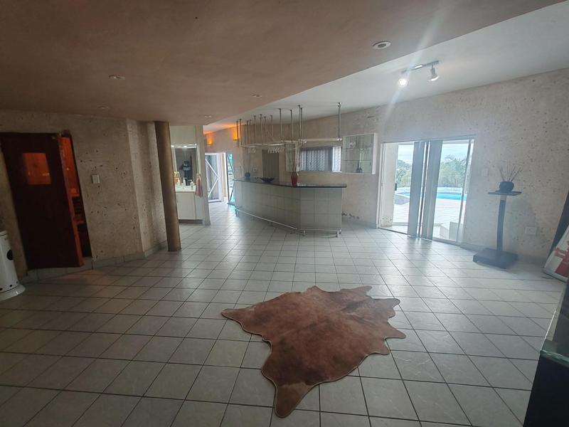 5 Bedroom Property for Sale in Uvongo KwaZulu-Natal
