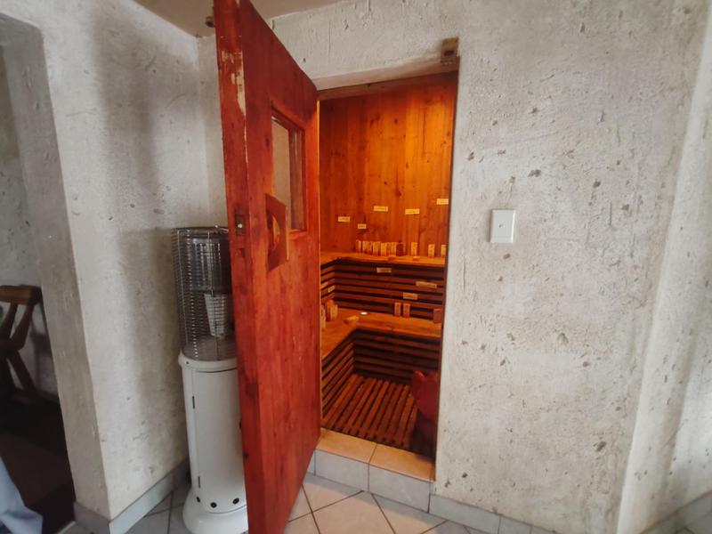 5 Bedroom Property for Sale in Uvongo KwaZulu-Natal