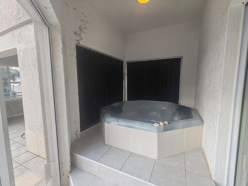5 Bedroom Property for Sale in Uvongo KwaZulu-Natal