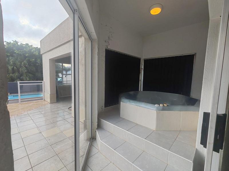 5 Bedroom Property for Sale in Uvongo KwaZulu-Natal