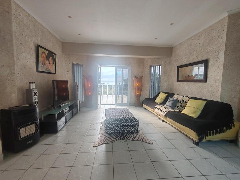 5 Bedroom Property for Sale in Uvongo KwaZulu-Natal