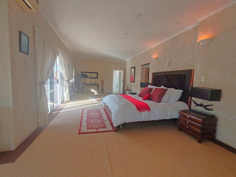 5 Bedroom Property for Sale in Uvongo KwaZulu-Natal