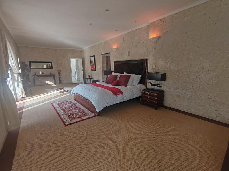 5 Bedroom Property for Sale in Uvongo KwaZulu-Natal