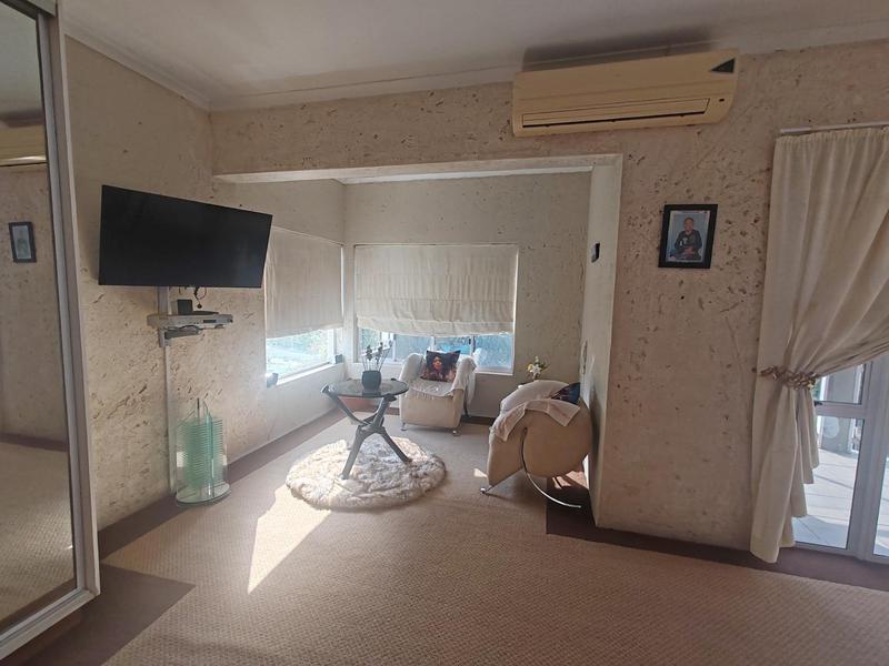 5 Bedroom Property for Sale in Uvongo KwaZulu-Natal