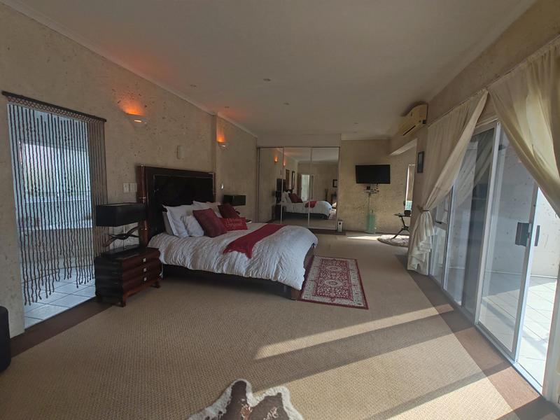 5 Bedroom Property for Sale in Uvongo KwaZulu-Natal
