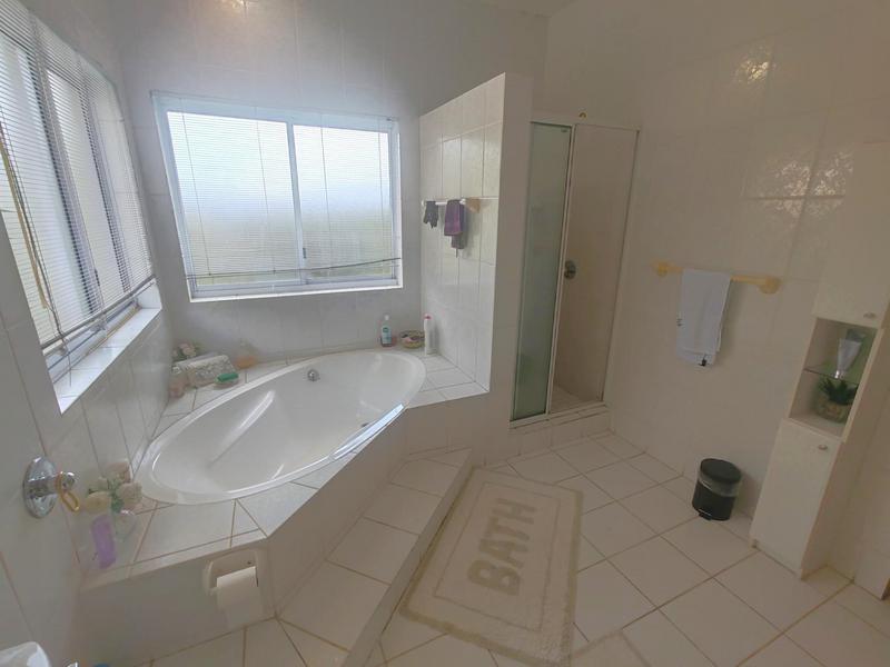 5 Bedroom Property for Sale in Uvongo KwaZulu-Natal
