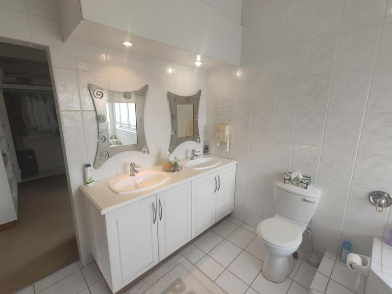 5 Bedroom Property for Sale in Uvongo KwaZulu-Natal
