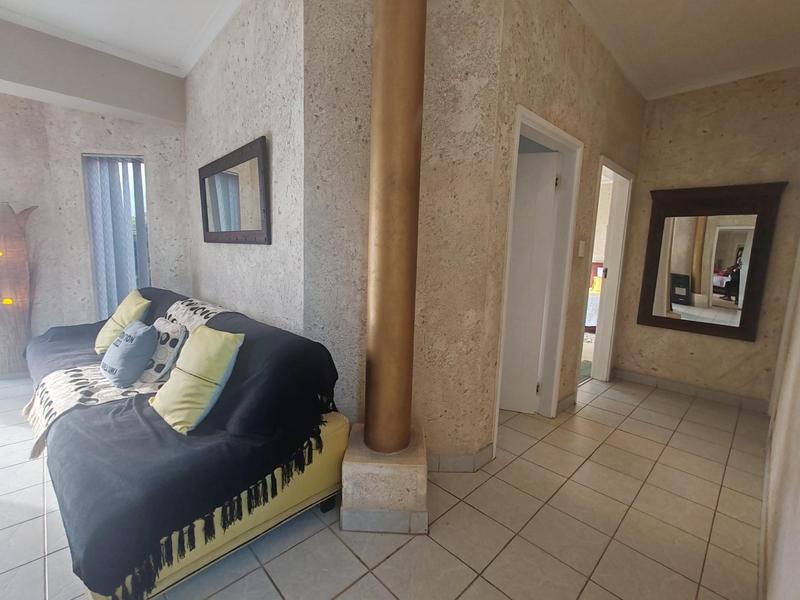 5 Bedroom Property for Sale in Uvongo KwaZulu-Natal